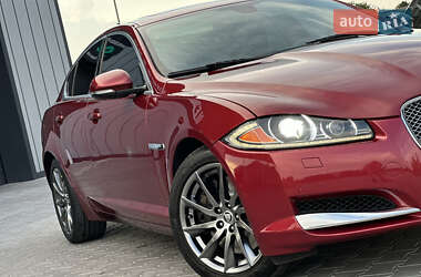 Седан Jaguar XF 2012 в 