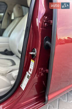 Седан Jaguar XF 2012 в 