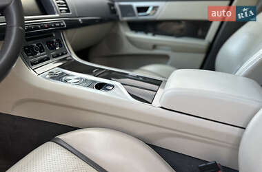 Седан Jaguar XF 2012 в 
