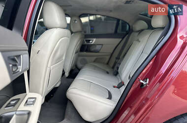 Седан Jaguar XF 2012 в 