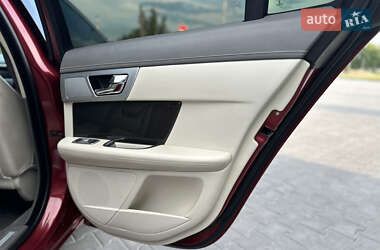Седан Jaguar XF 2012 в 