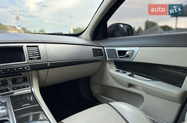 Седан Jaguar XF 2012 в 