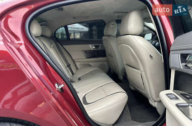Седан Jaguar XF 2012 в 