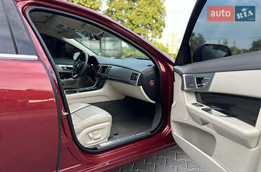 Седан Jaguar XF 2012 в 
