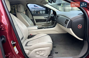 Седан Jaguar XF 2012 в 