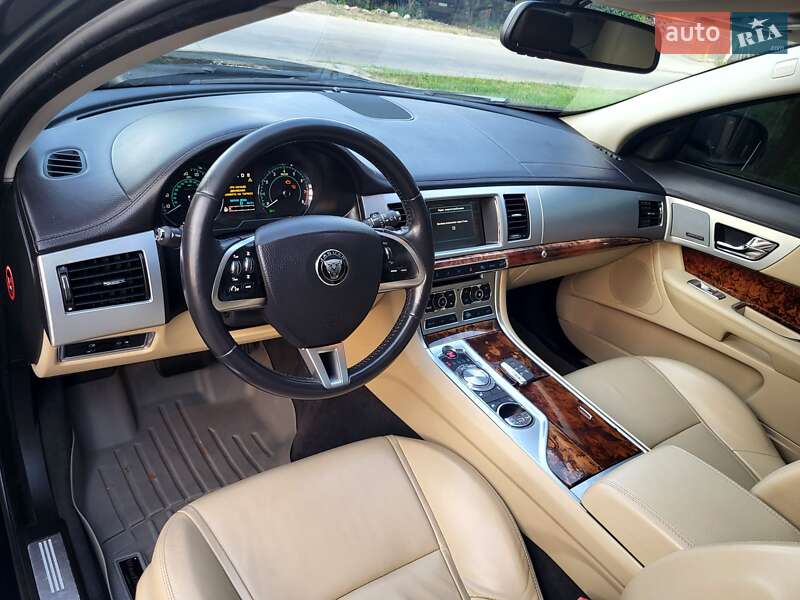 Седан Jaguar XF 2013 в Запорожье