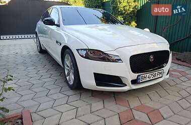 Седан Jaguar XF 2016 в 