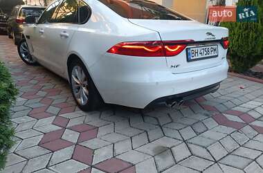Седан Jaguar XF 2016 в 