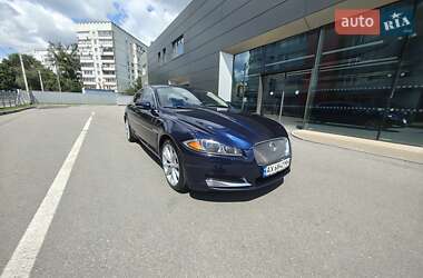 Седан Jaguar XF 2015 в 