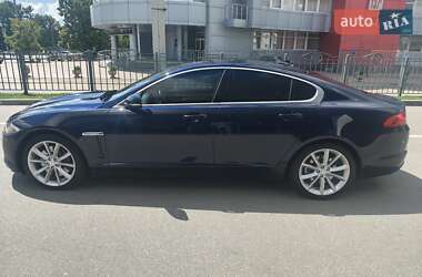 Седан Jaguar XF 2015 в 