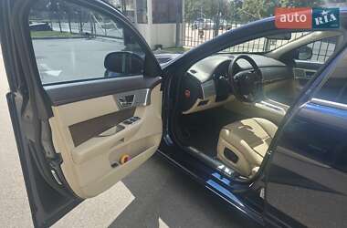 Седан Jaguar XF 2015 в 