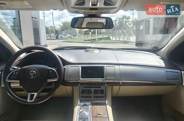 Седан Jaguar XF 2015 в 