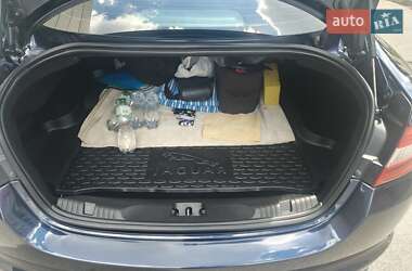 Седан Jaguar XF 2015 в 