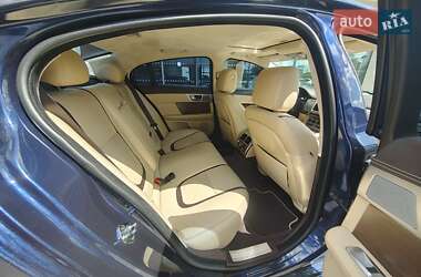 Седан Jaguar XF 2015 в 