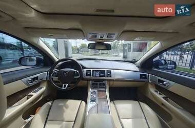 Седан Jaguar XF 2015 в 
