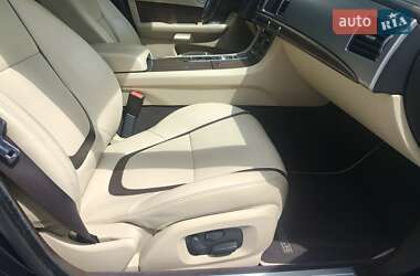 Седан Jaguar XF 2015 в 