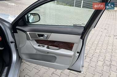 Седан Jaguar XF 2008 в 