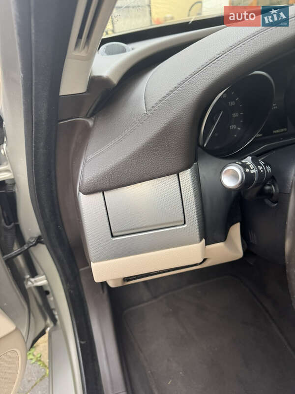 Седан Jaguar XF 2016 в Львові