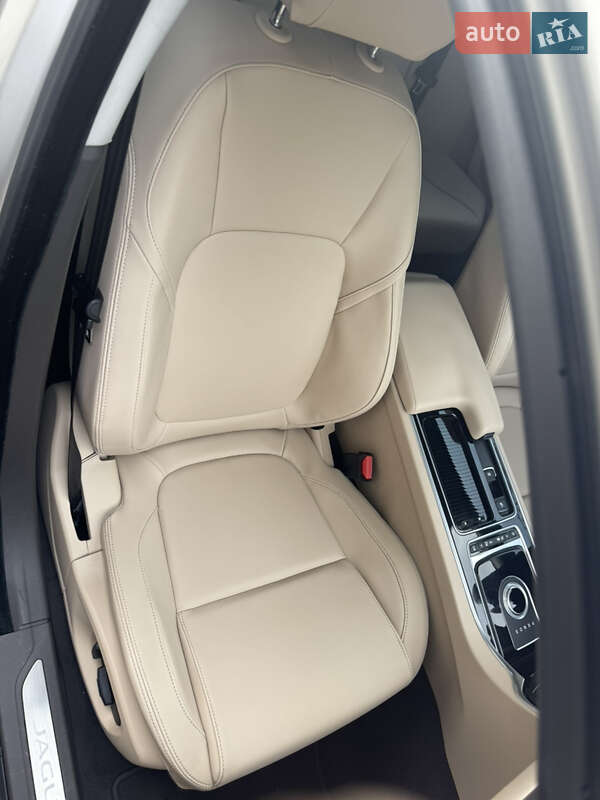 Седан Jaguar XF 2016 в Львові