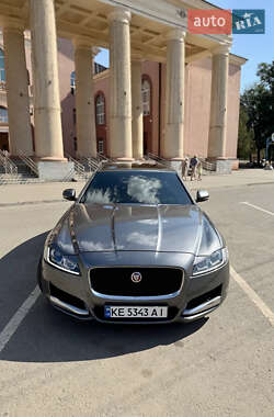Седан Jaguar XF 2015 в Кривому Розі