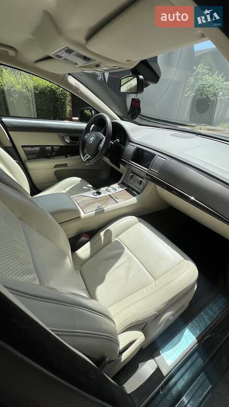 Седан Jaguar XF 2008 в Киеве