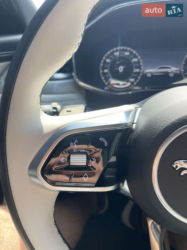 Седан Jaguar XF 2024 в Полтаве