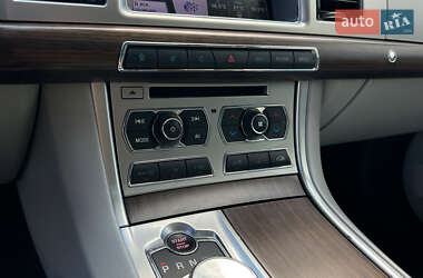 Седан Jaguar XF 2013 в 
