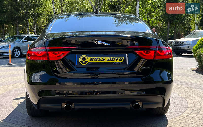 Седан Jaguar XF 2017 в Львове