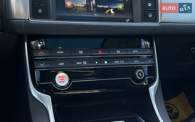Седан Jaguar XF 2017 в Львове