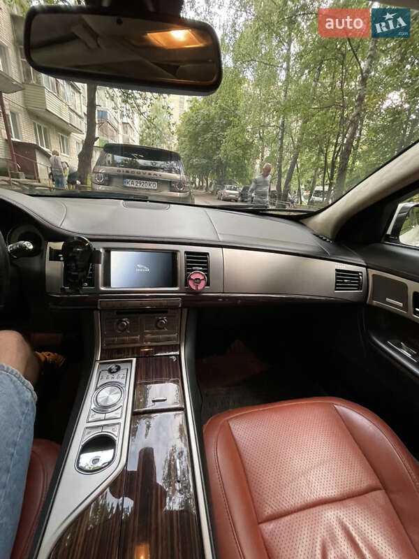 Седан Jaguar XF 2009 в Чернигове