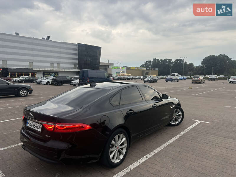 Седан Jaguar XF 2016 в Житомире