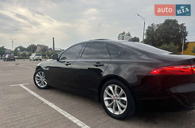 Седан Jaguar XF 2016 в 