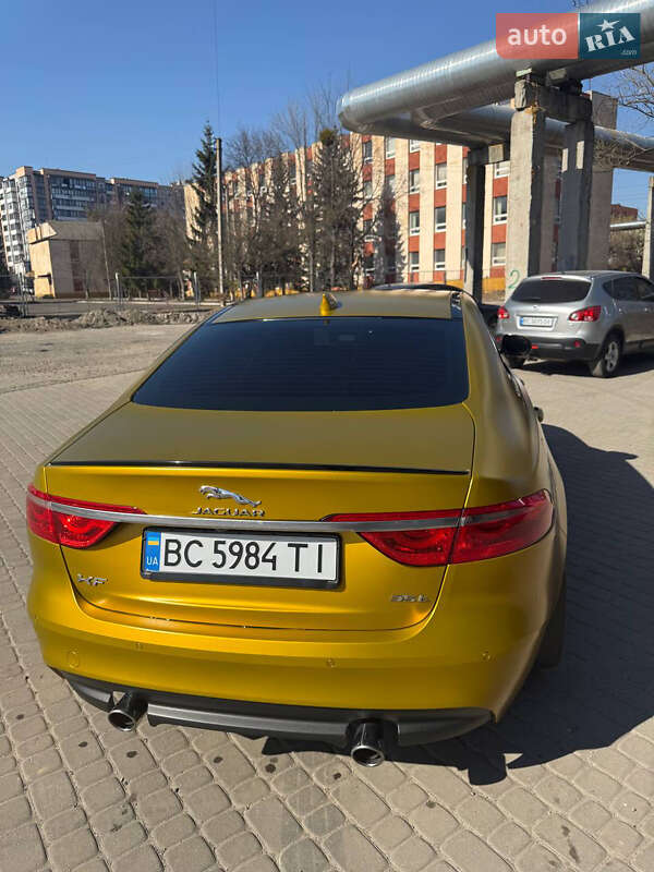 Седан Jaguar XF 2016 в Львове