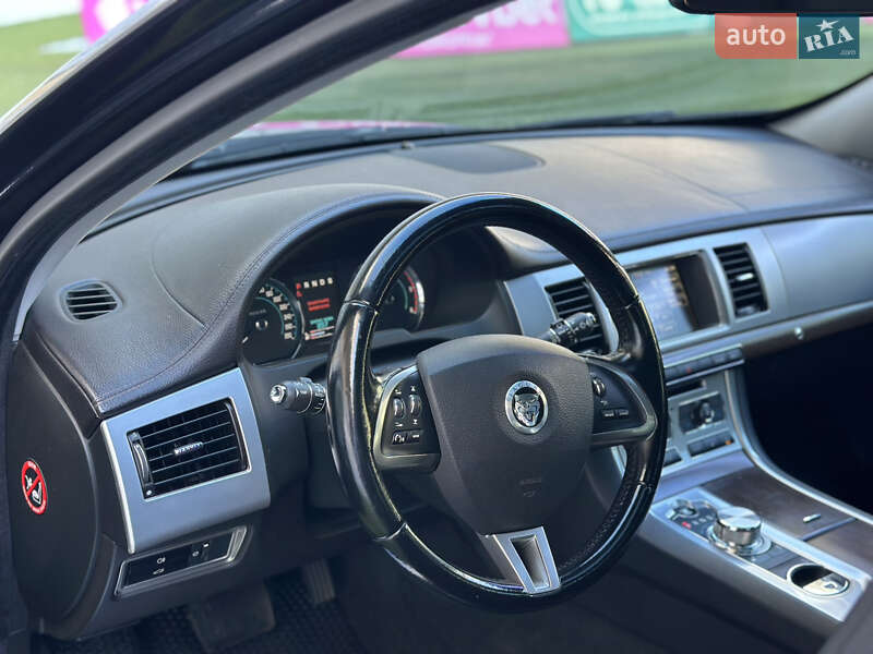 Седан Jaguar XF 2013 в Одессе