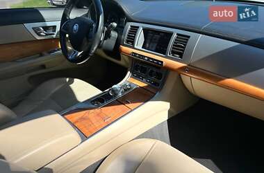 Седан Jaguar XF 2012 в 