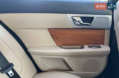 Седан Jaguar XF 2012 в 