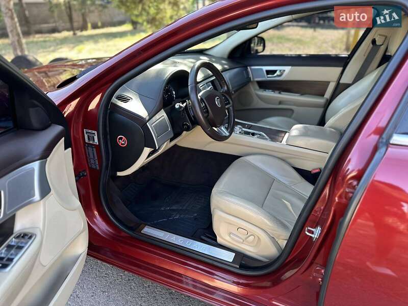 Седан Jaguar XF 2012 в Одессе