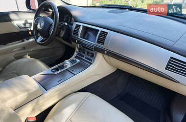 Седан Jaguar XF 2012 в 