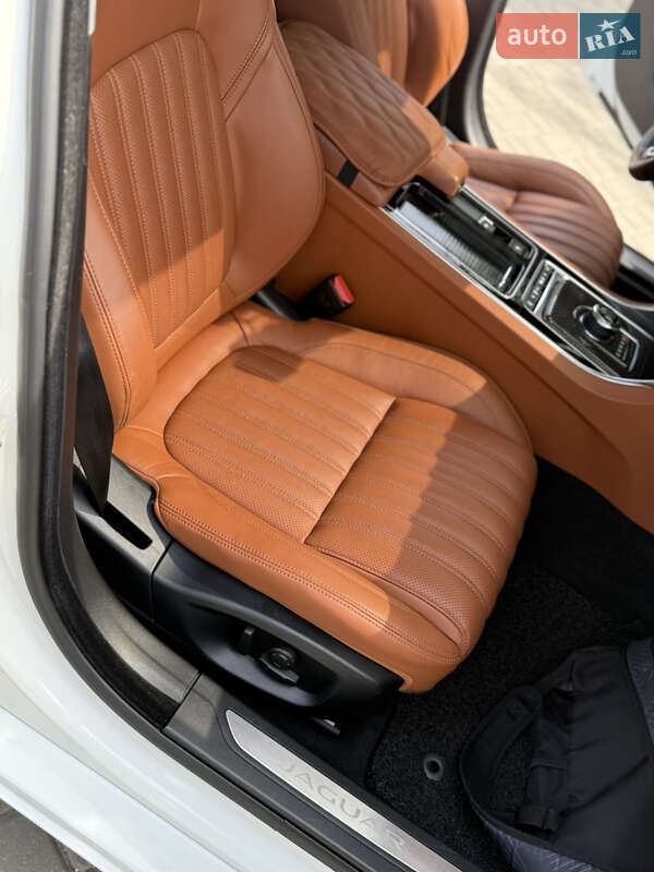 Седан Jaguar XF 2016 в Кропивницком