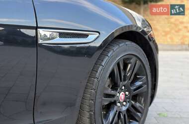 Седан Jaguar XF 2017 в 