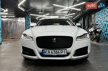 Седан Jaguar XF 2017 в 