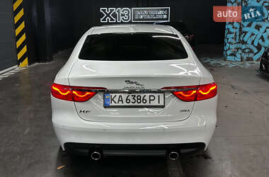 Седан Jaguar XF 2017 в 