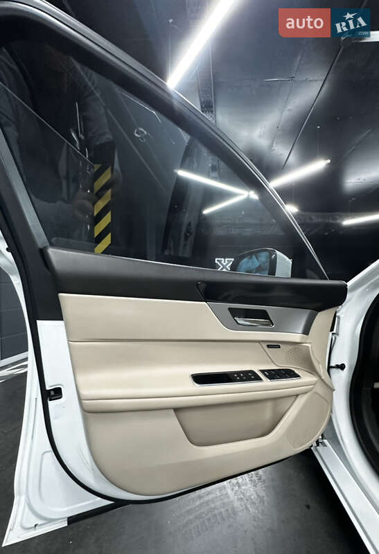 Седан Jaguar XF 2017 в Києві