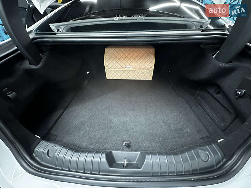 Седан Jaguar XF 2017 в Києві