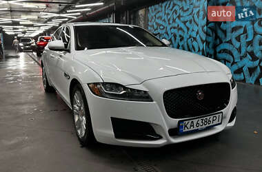 Седан Jaguar XF 2017 в 