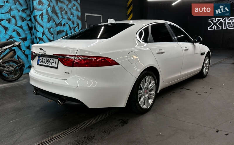 Седан Jaguar XF 2017 в Києві