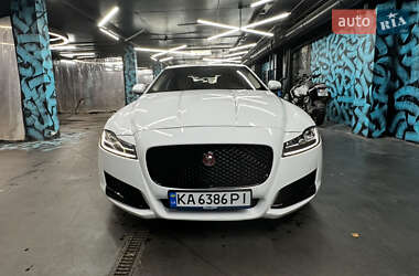 Седан Jaguar XF 2017 в 