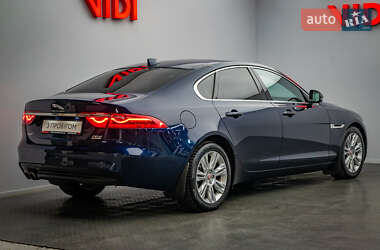 Седан Jaguar XF 2016 в 