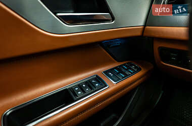 Седан Jaguar XF 2016 в 
