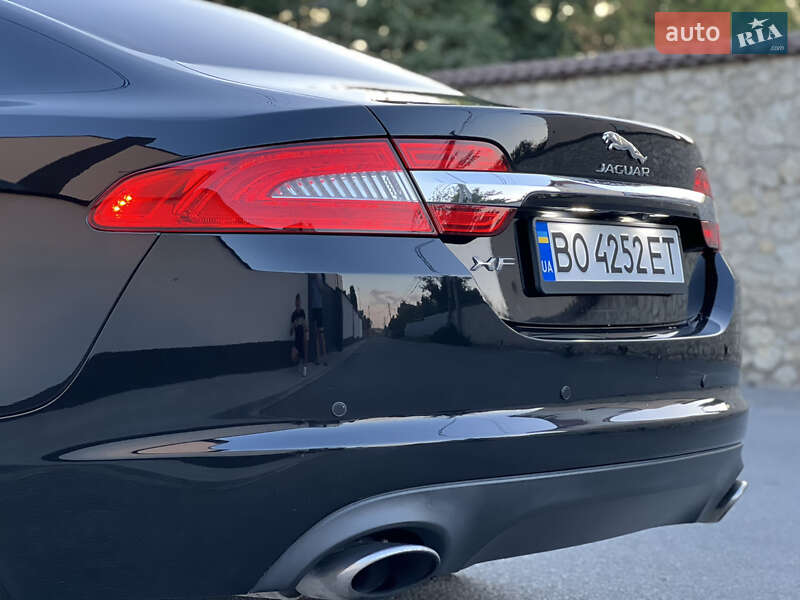 Седан Jaguar XF 2014 в Тернополі